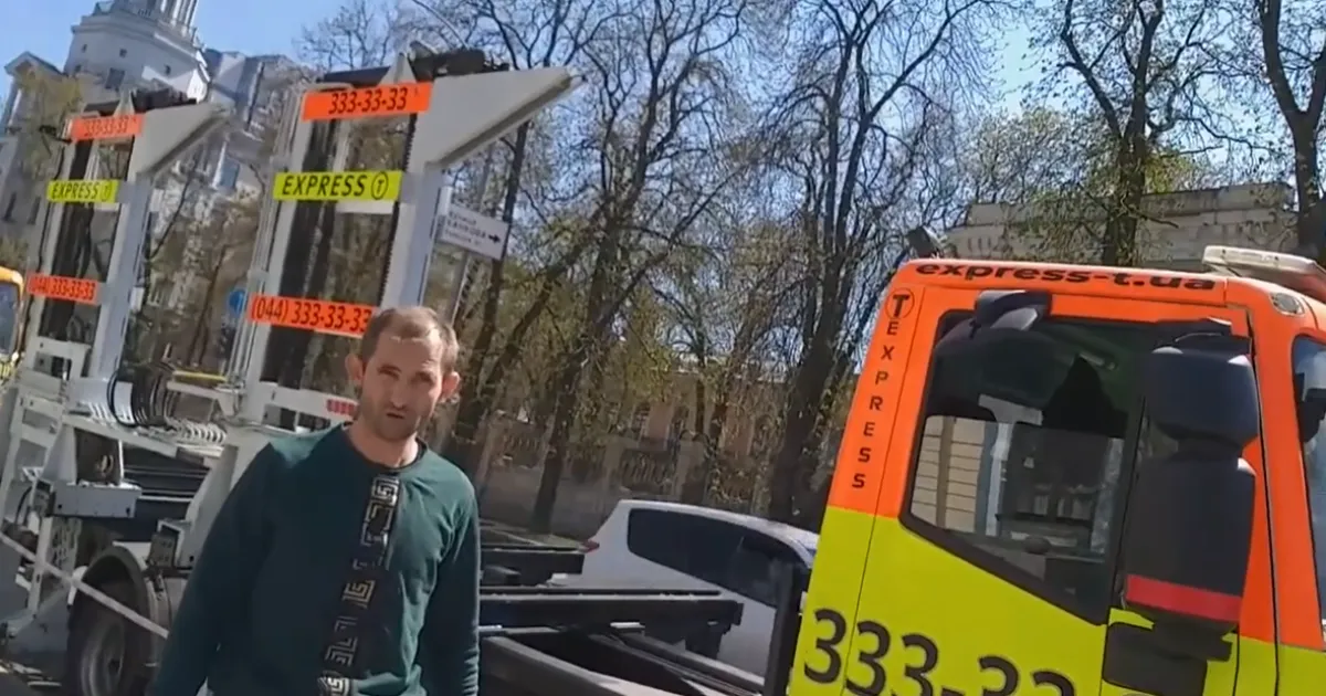 Водій евакуатора «Express-T» порушив ПДР та з нецензурною лайкою напав на журналіста